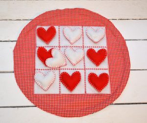 hearts tic tac toe free pattern and tutorial