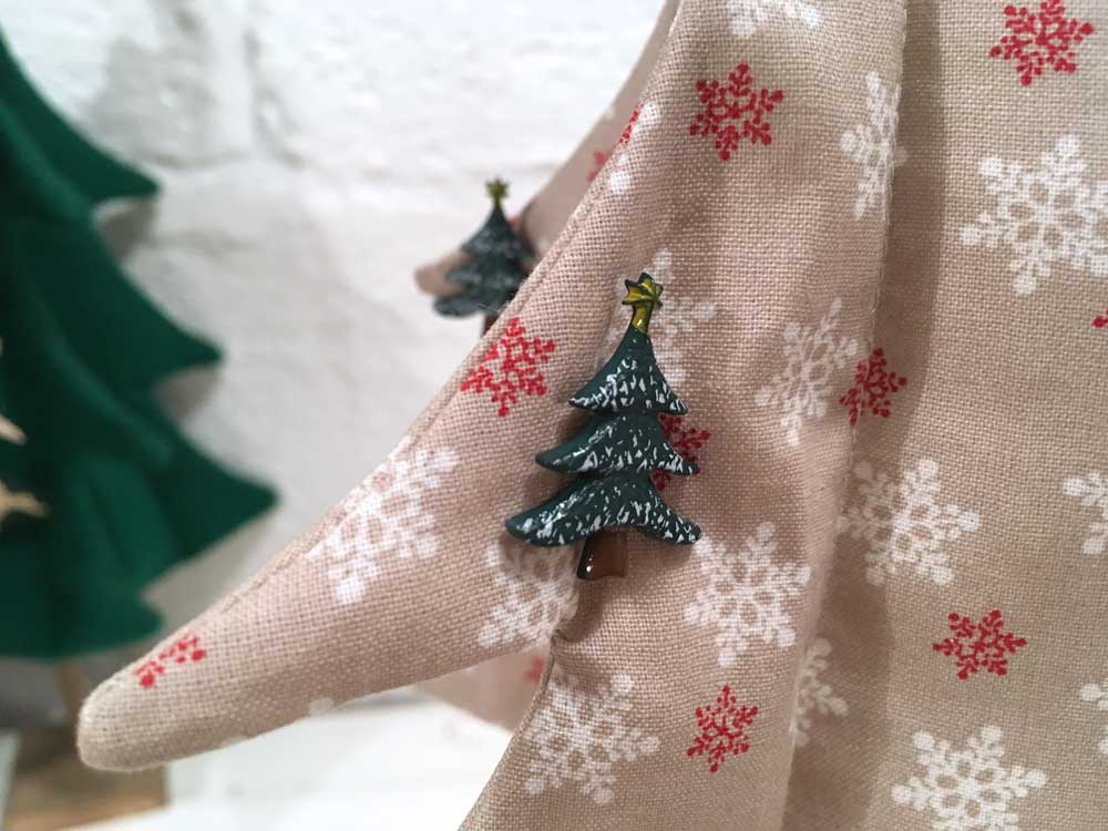 Village Christmas Tree Free Pattern & Tutorial