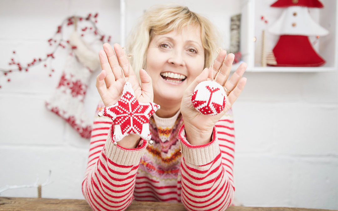 Easy DIY Christmas Baubles from a Sweater – Free Patterns